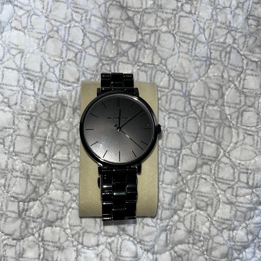 Women’s Michael Kors MK-7082 watch